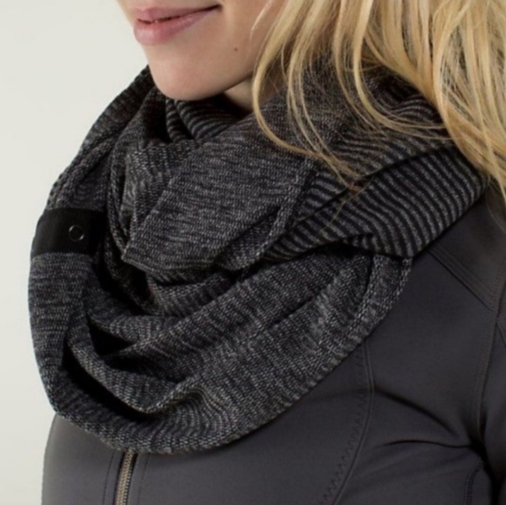 lululemon athletica Black and Gray Scarf